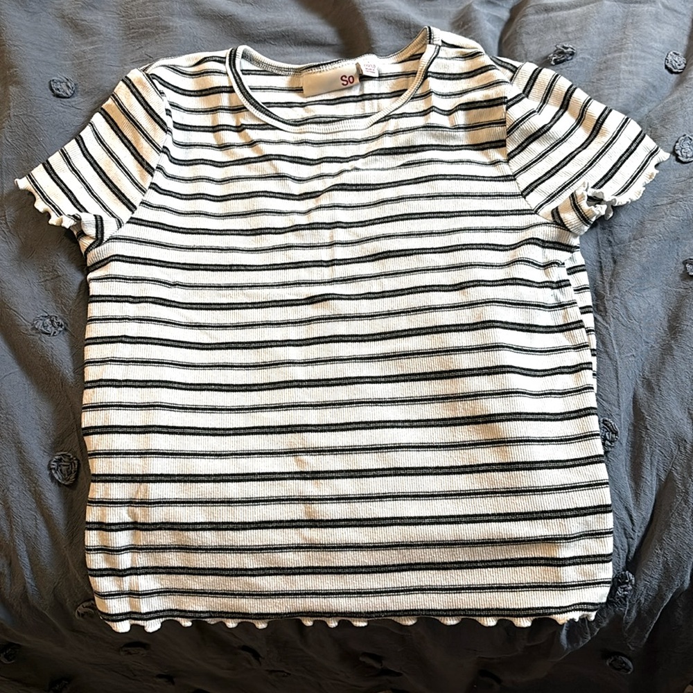 Cropped white and black striped t-shirt